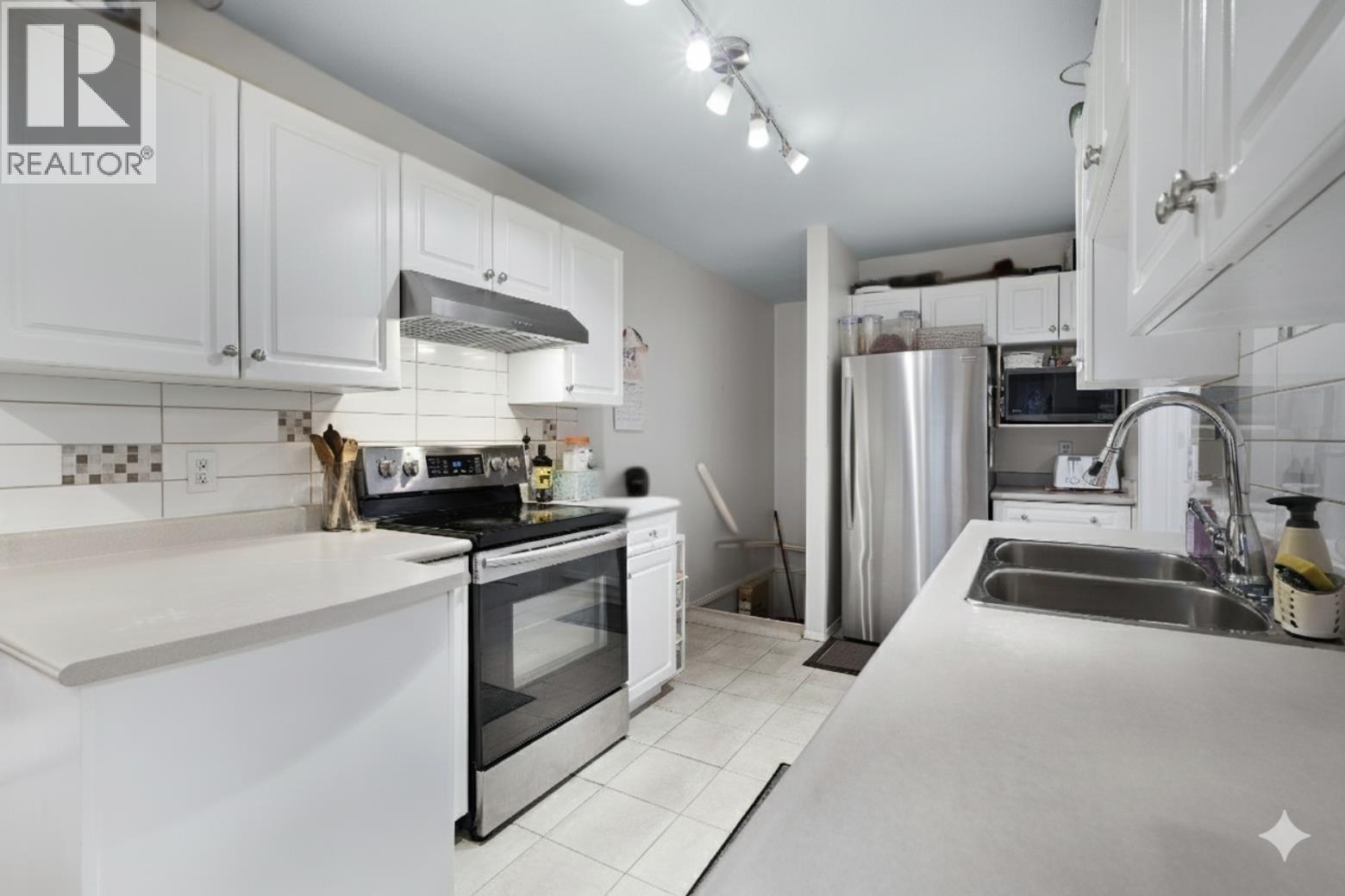 5 7901 13th Avenue, Burnaby, British Columbia  V3N 2E8 - Photo 4 - R3072041