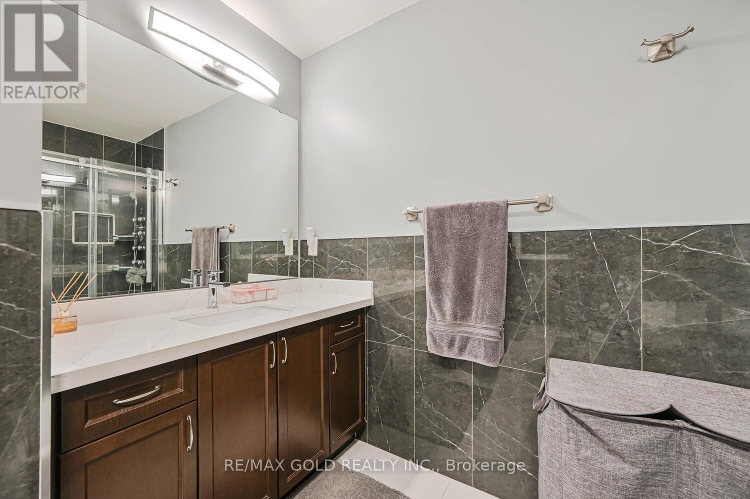 15 Vanwood Crescent, Brampton, Ontario  L6P 2X4 - Photo 30 - W12617178