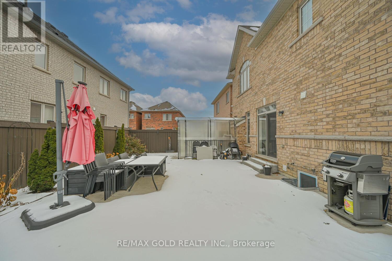 15 Vanwood Crescent, Brampton, Ontario  L6P 2X4 - Photo 47 - W12617178