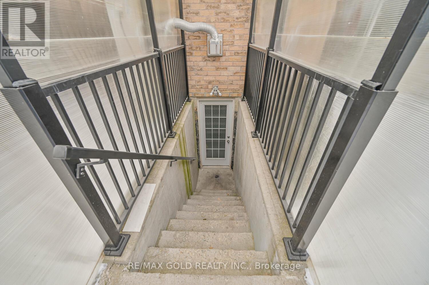 15 Vanwood Crescent, Brampton, Ontario  L6P 2X4 - Photo 48 - W12617178