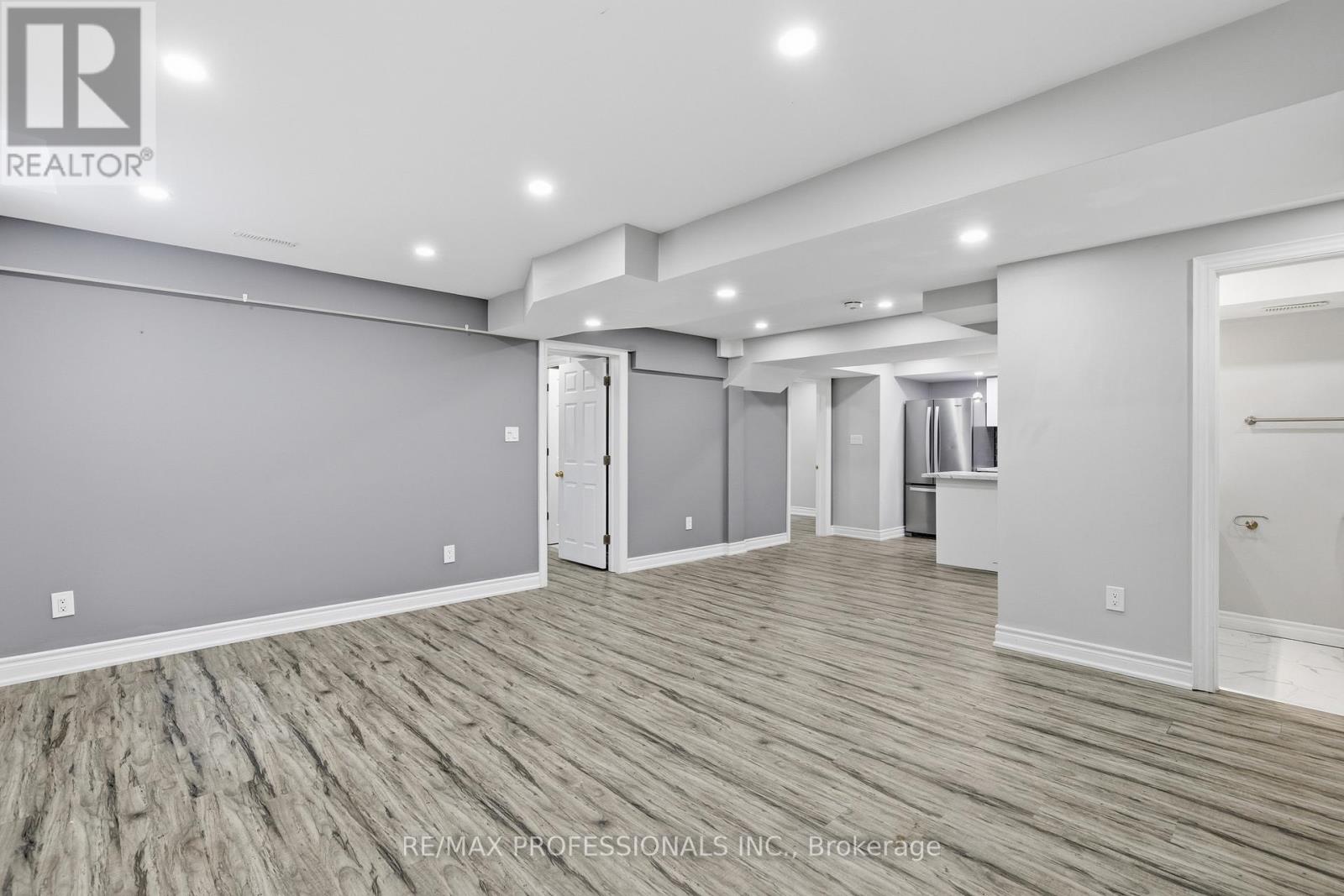 Lower - 16 Moss Creek Court, Brampton, Ontario  L6R 2S3 - Photo 11 - W12617254