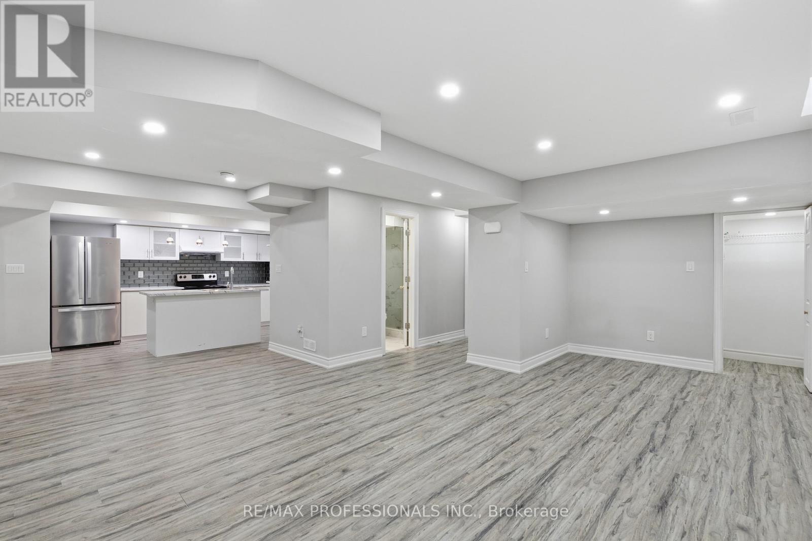 Lower - 16 Moss Creek Court, Brampton, Ontario  L6R 2S3 - Photo 12 - W12617254