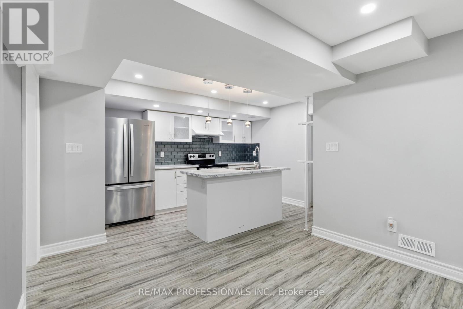 Lower - 16 Moss Creek Court, Brampton, Ontario  L6R 2S3 - Photo 13 - W12617254