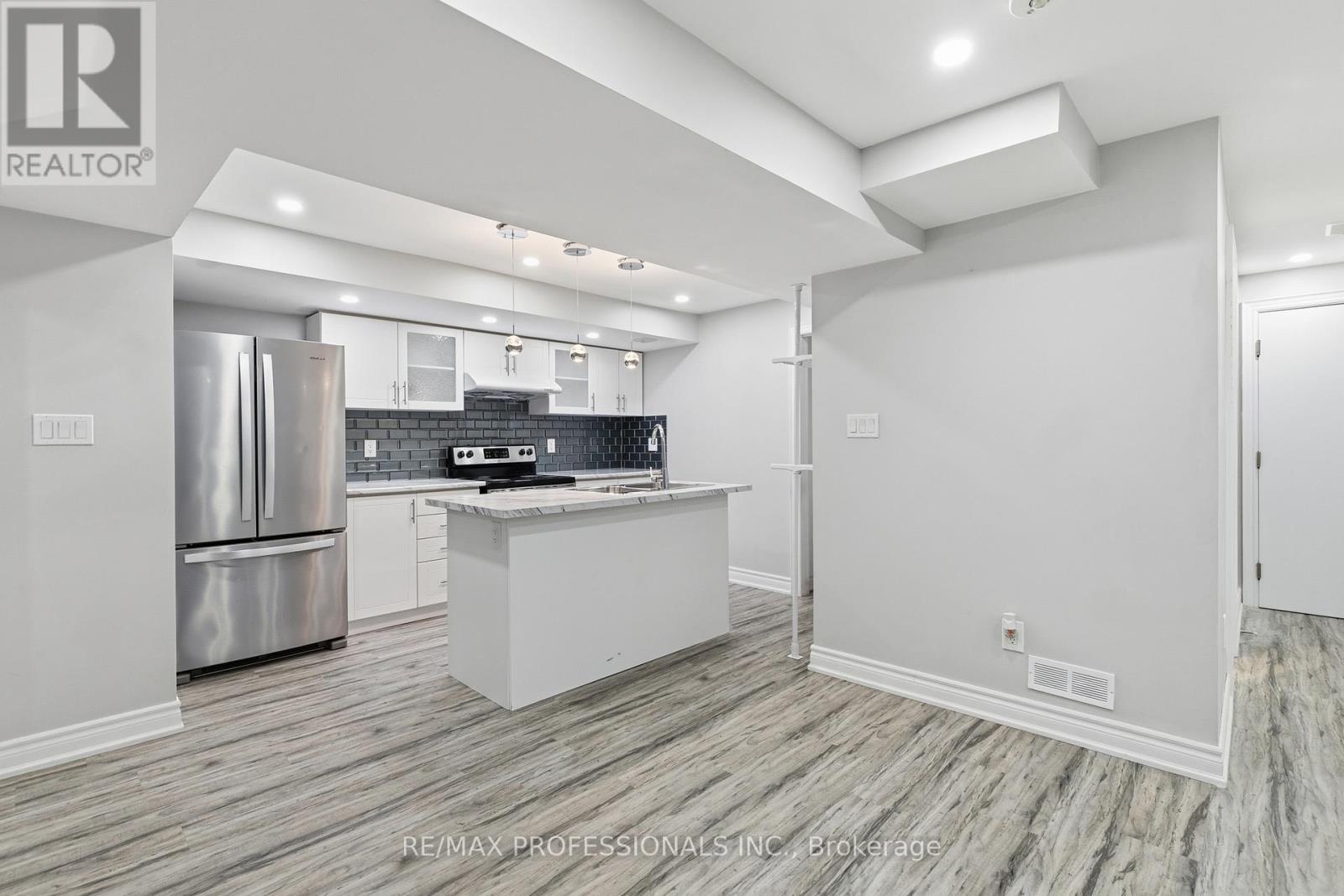 Lower - 16 Moss Creek Court, Brampton, Ontario  L6R 2S3 - Photo 14 - W12617254