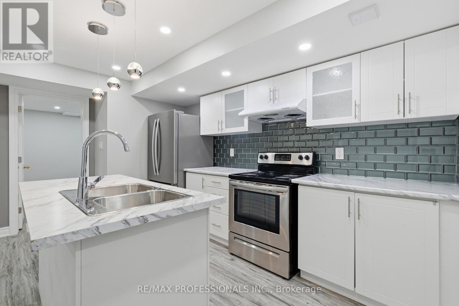 Lower - 16 Moss Creek Court, Brampton, Ontario  L6R 2S3 - Photo 17 - W12617254