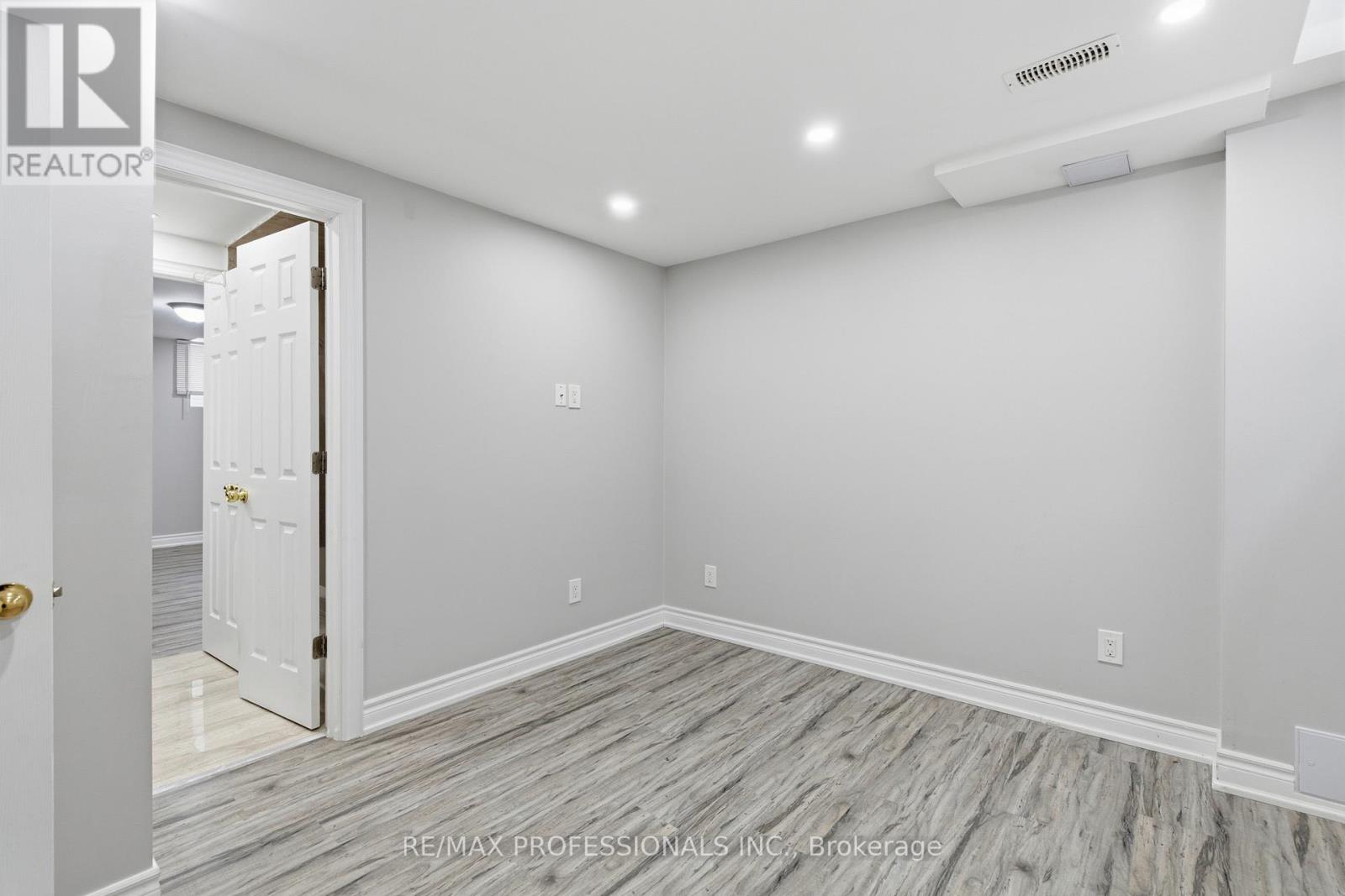 Lower - 16 Moss Creek Court, Brampton, Ontario  L6R 2S3 - Photo 21 - W12617254