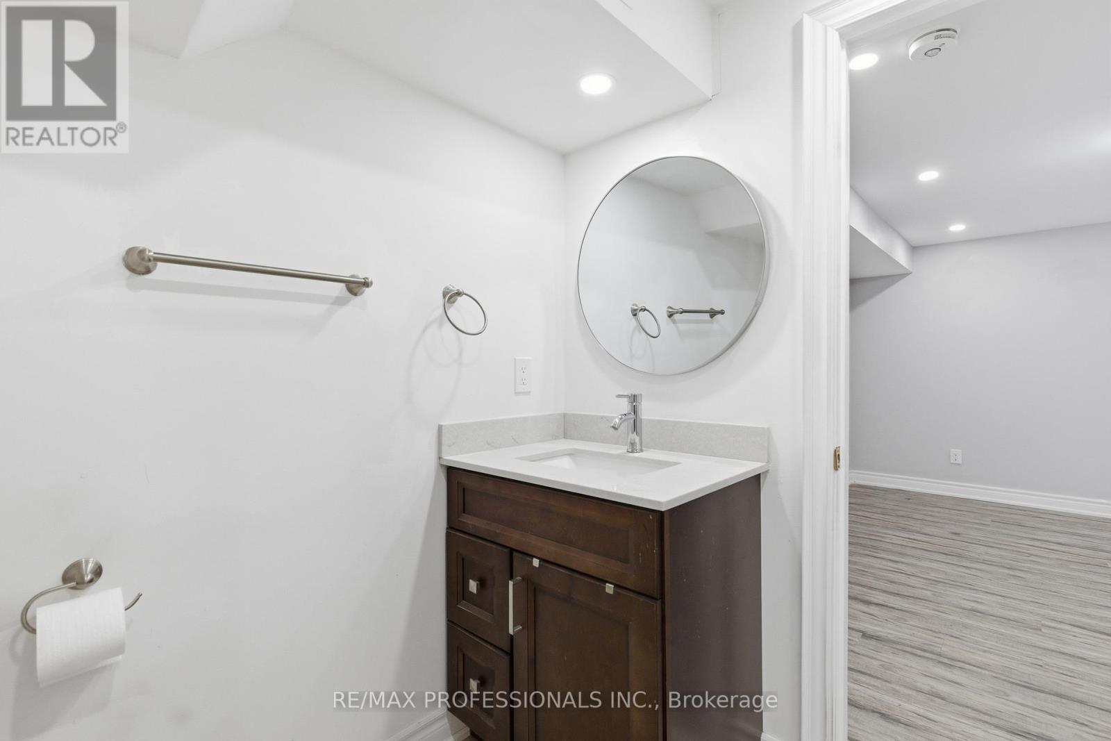 Lower - 16 Moss Creek Court, Brampton, Ontario  L6R 2S3 - Photo 23 - W12617254