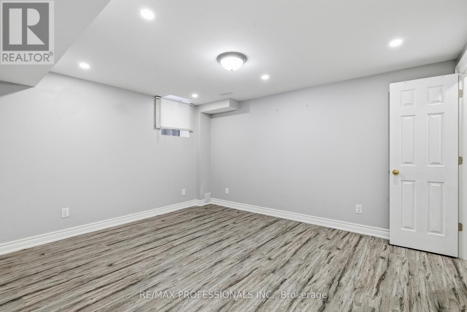 Lower - 16 Moss Creek Court, Brampton, Ontario  L6R 2S3 - Photo 26 - W12617254