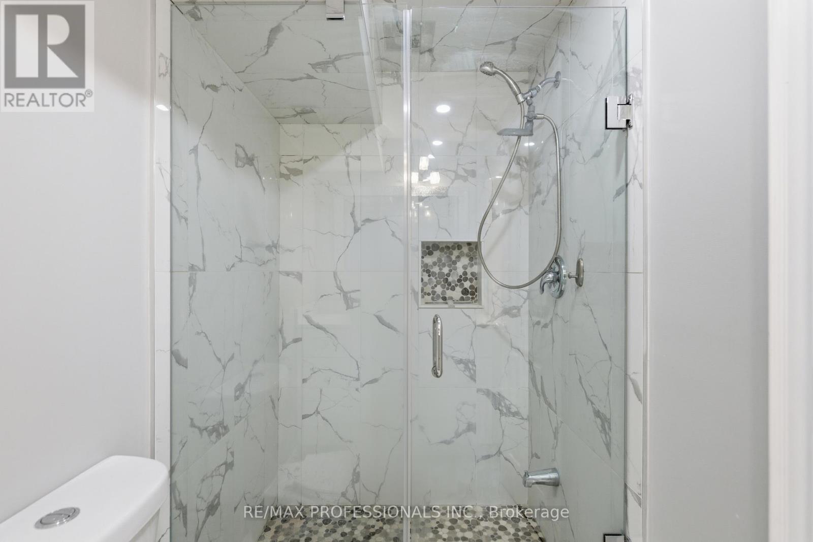 Lower - 16 Moss Creek Court, Brampton, Ontario  L6R 2S3 - Photo 31 - W12617254