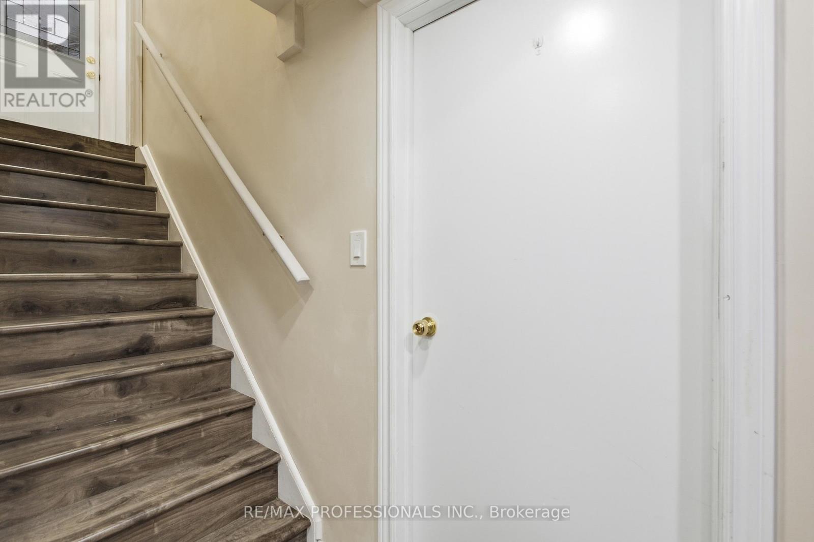 Lower - 16 Moss Creek Court, Brampton, Ontario  L6R 2S3 - Photo 5 - W12617254