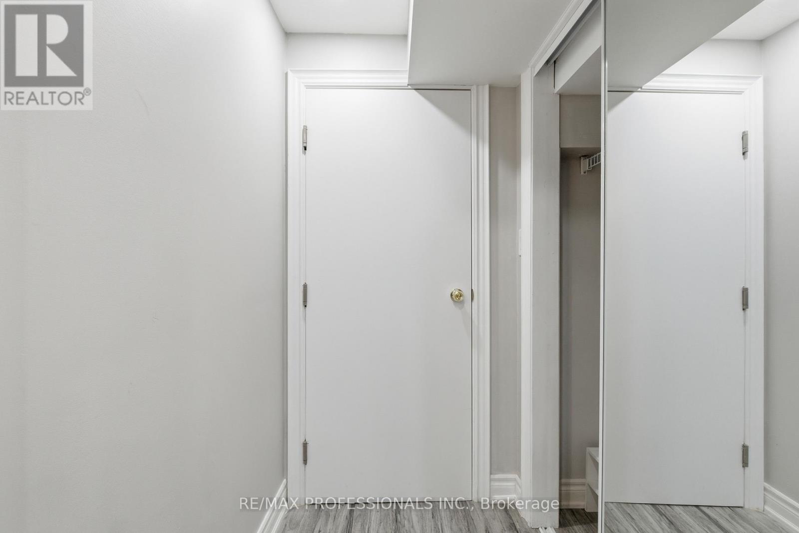 Lower - 16 Moss Creek Court, Brampton, Ontario  L6R 2S3 - Photo 6 - W12617254