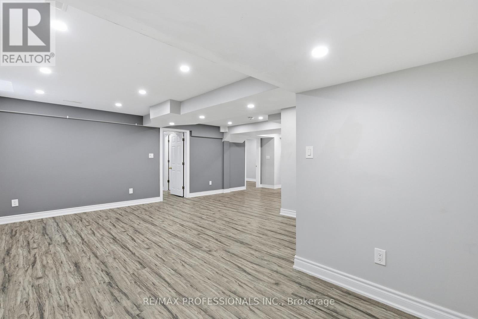 Lower - 16 Moss Creek Court, Brampton, Ontario  L6R 2S3 - Photo 7 - W12617254