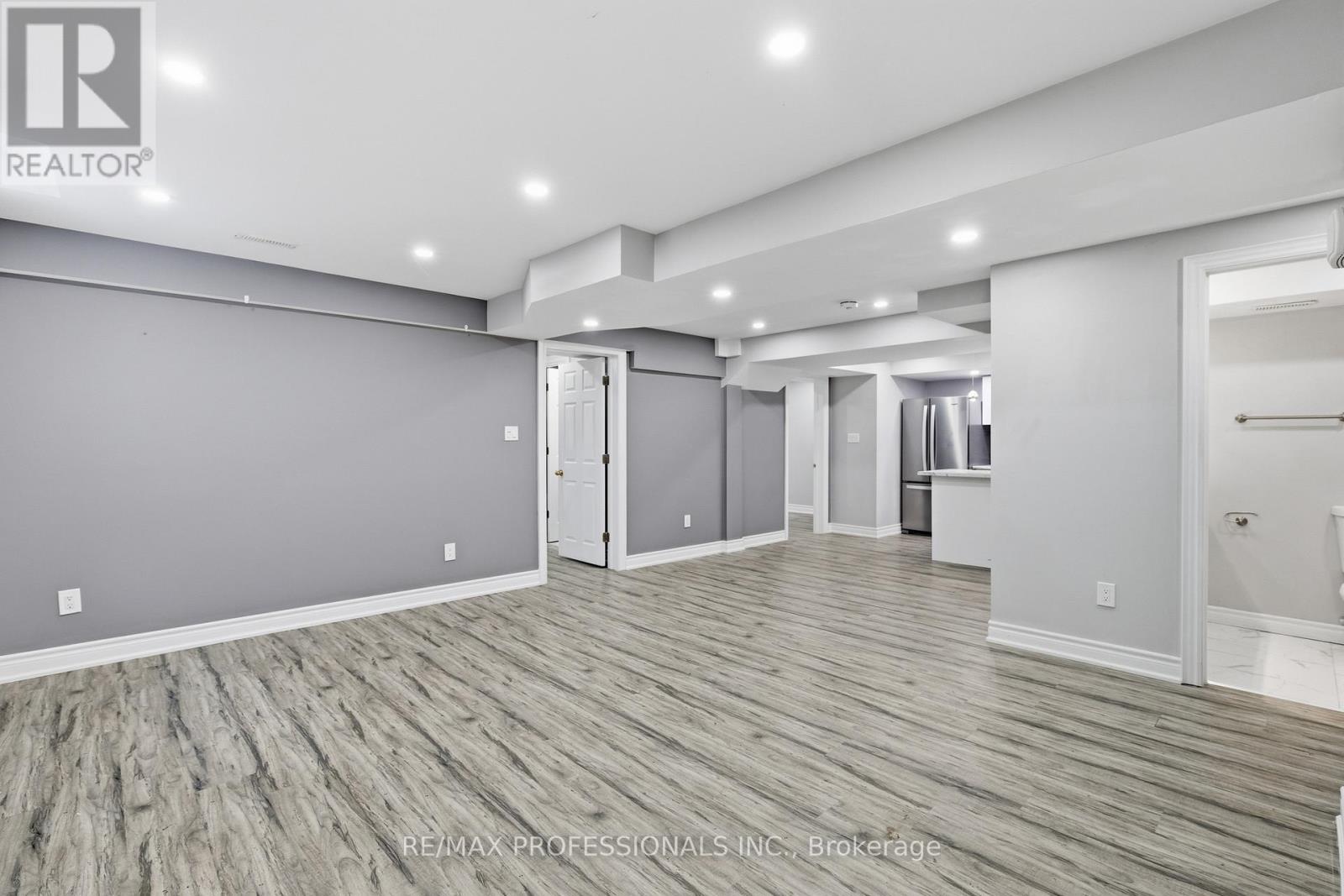 Lower - 16 Moss Creek Court, Brampton, Ontario  L6R 2S3 - Photo 8 - W12617254