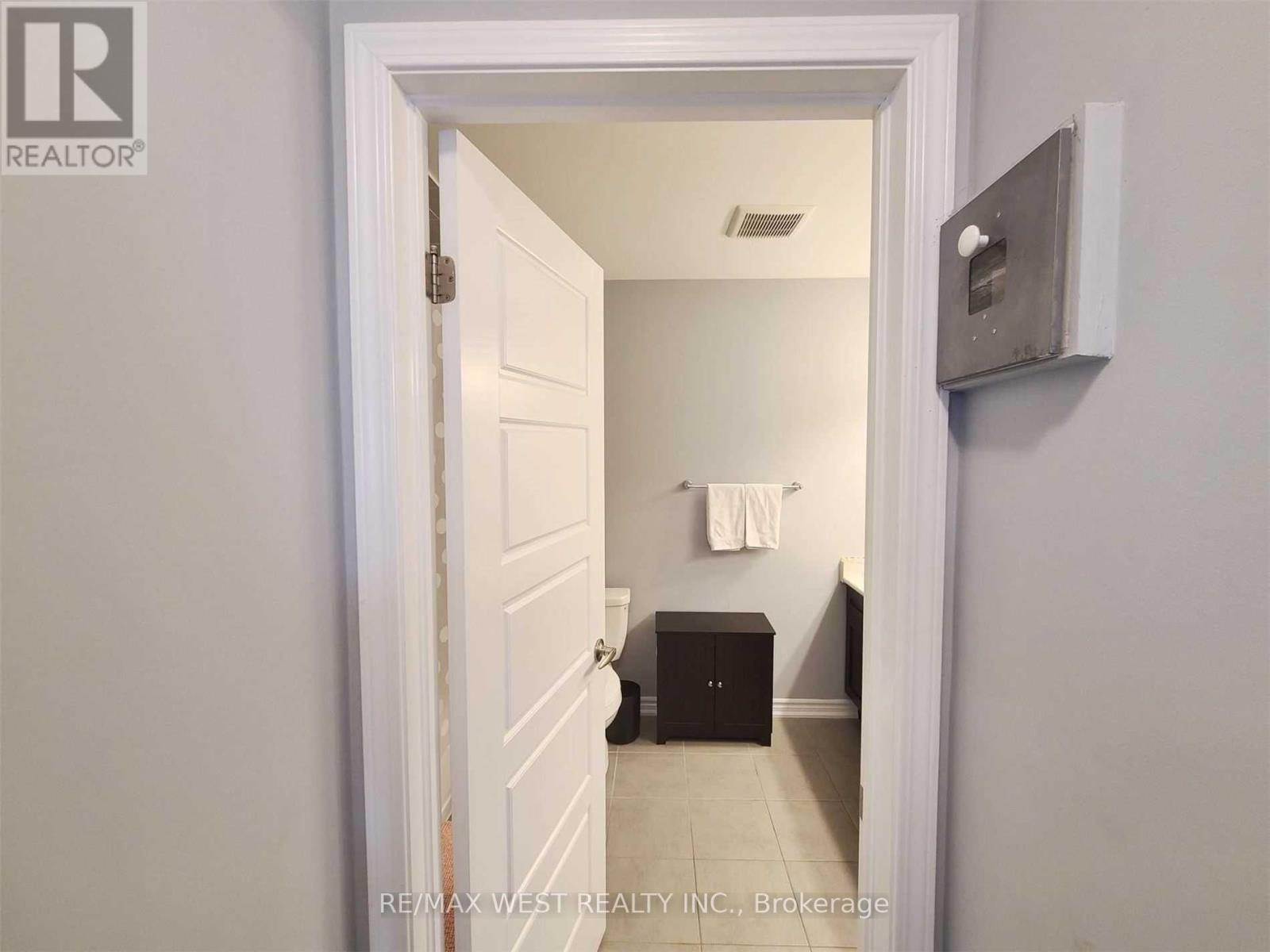 118 Daylily Lane, Kitchener, Ontario  N2R 0L7 - Photo 10 - X12617250