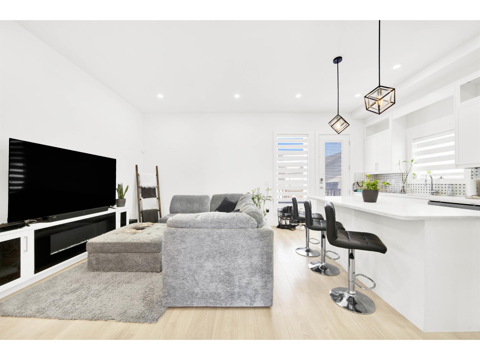 19415 70 Avenue, Surrey, British Columbia V4N 1N2 - Photo 4 - R3055239