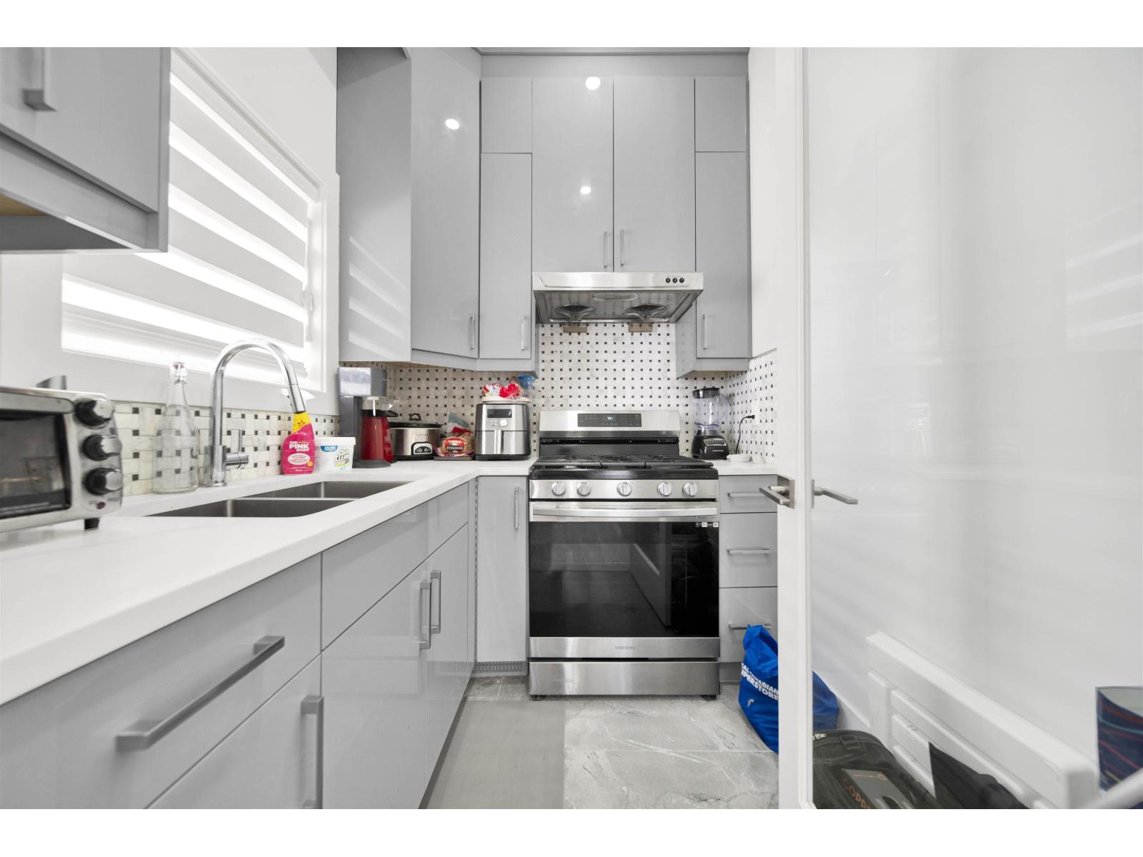 19415 70 Avenue, Surrey, British Columbia V4N 1N2 - Photo 8 - R3055239