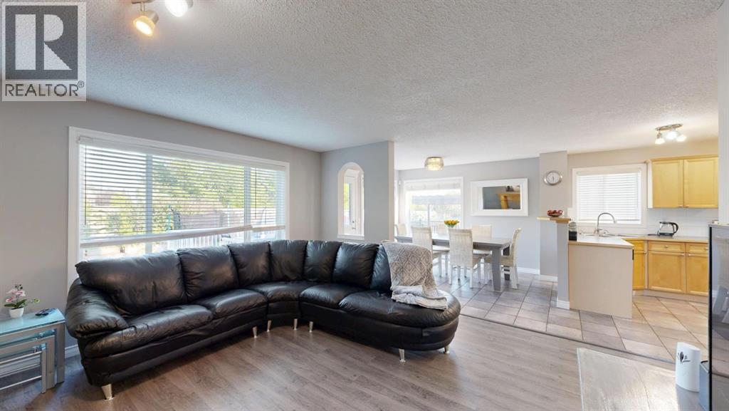 70 Crystalridge Close, Okotoks, Alberta  T1S 1X6 - Photo 3 - A2272359