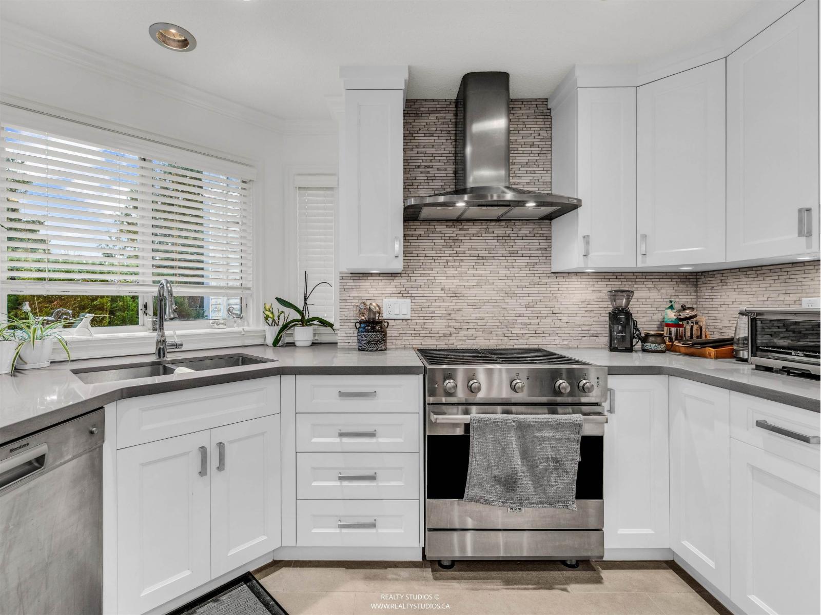 8594 212 Street, Langley, British Columbia  V1M 2E7 - Photo 5 - R3073226