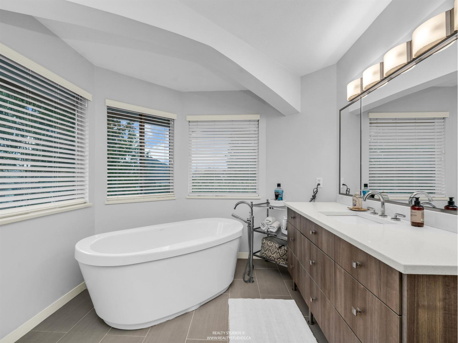 8594 212 Street, Langley, British Columbia  V1M 2E7 - Photo 25 - R3073226