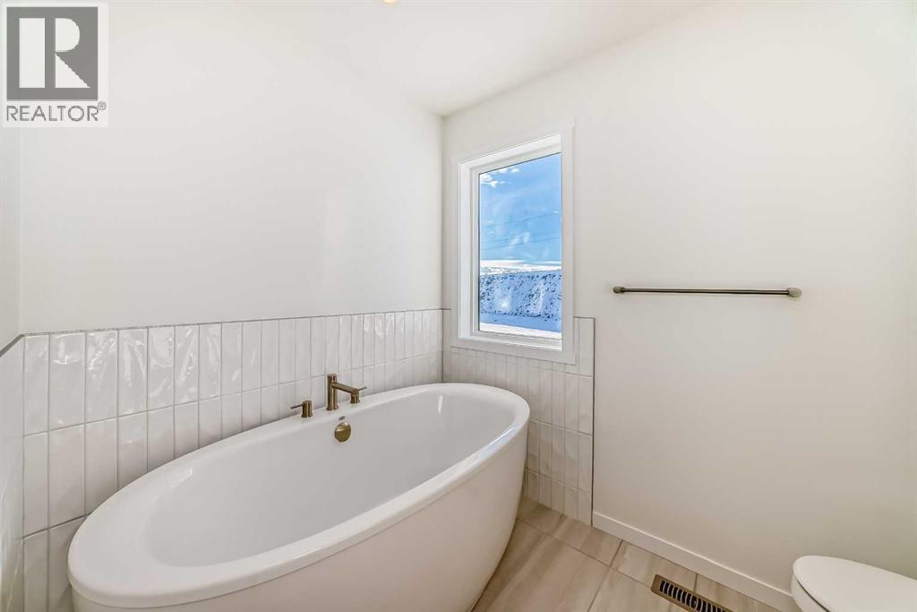 32 Southborough Common, Cochrane, Alberta T4C 3J7 - Photo 31 - A2273654