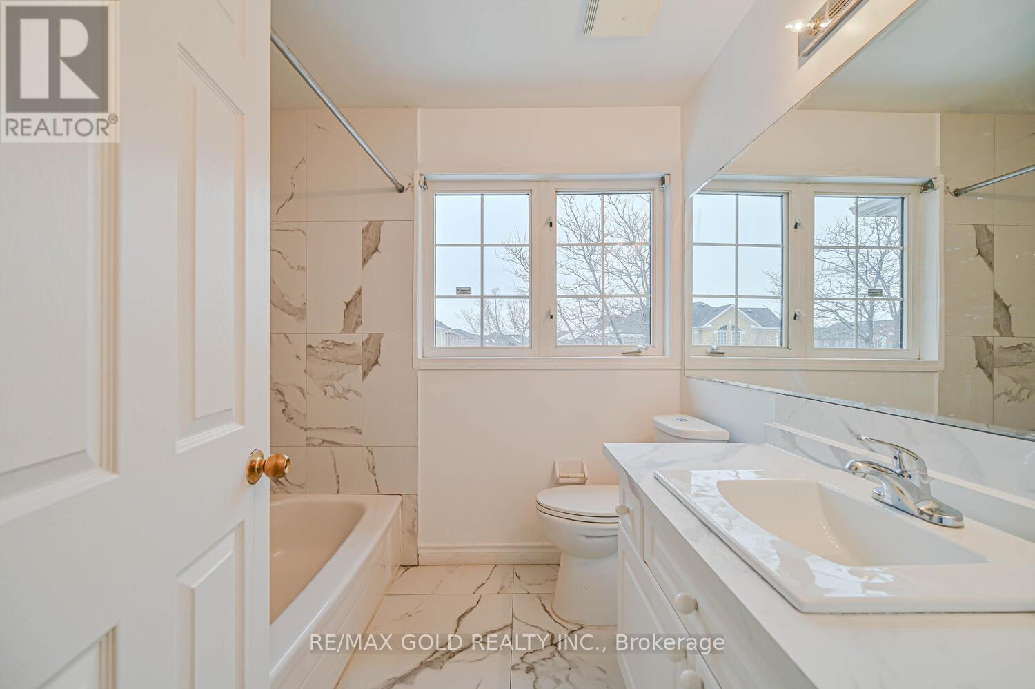 6 Verona Drive, Brampton, Ontario  L6P 1L2 - Photo 27 - W12610440