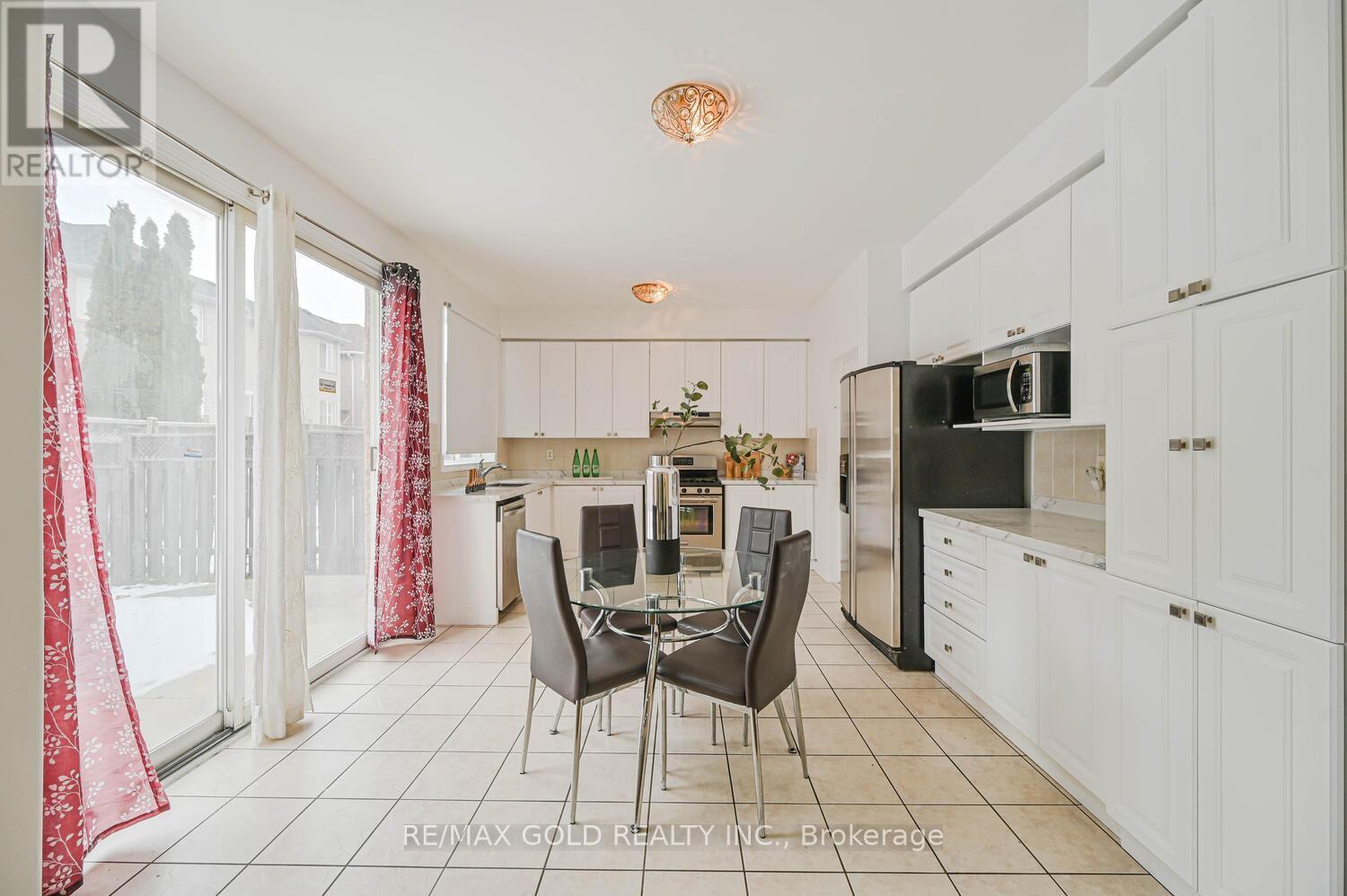 6 Verona Drive, Brampton, Ontario  L6P 1L2 - Photo 12 - W12610440