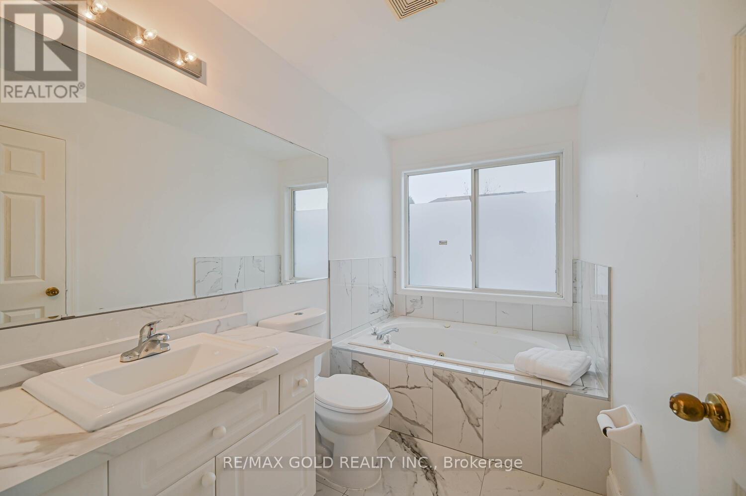 6 Verona Drive, Brampton, Ontario  L6P 1L2 - Photo 23 - W12610440