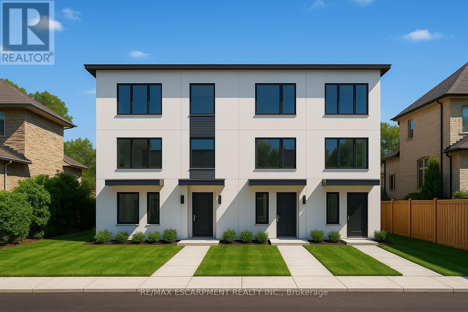 75 Troy Street, Mississauga, Ontario  L5G 1S6 - Photo 4 - W12617306