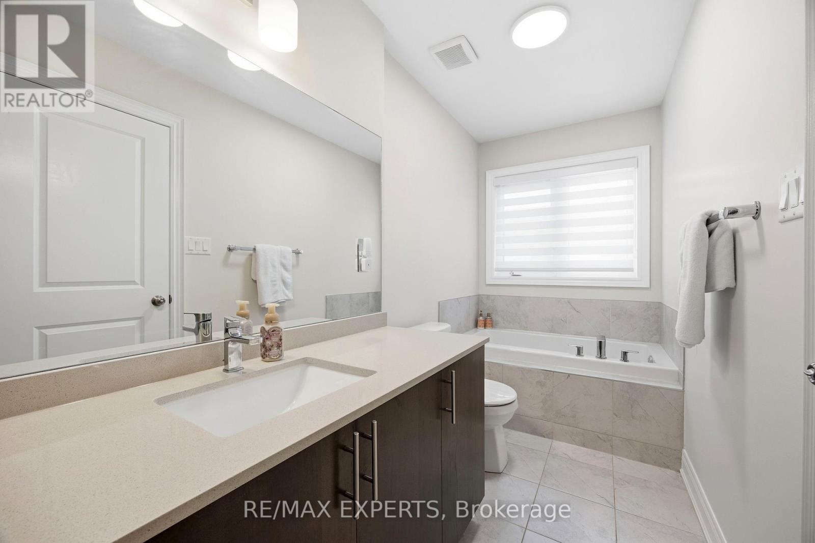 1328 Restivo Lane, Milton, Ontario  L9E 1J9 - Photo 15 - W12617316