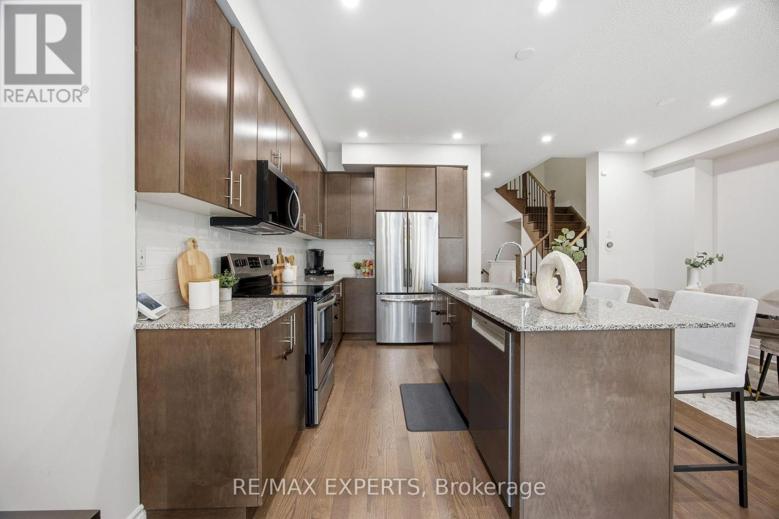 1328 Restivo Lane, Milton, Ontario  L9E 1J9 - Photo 7 - W12617316