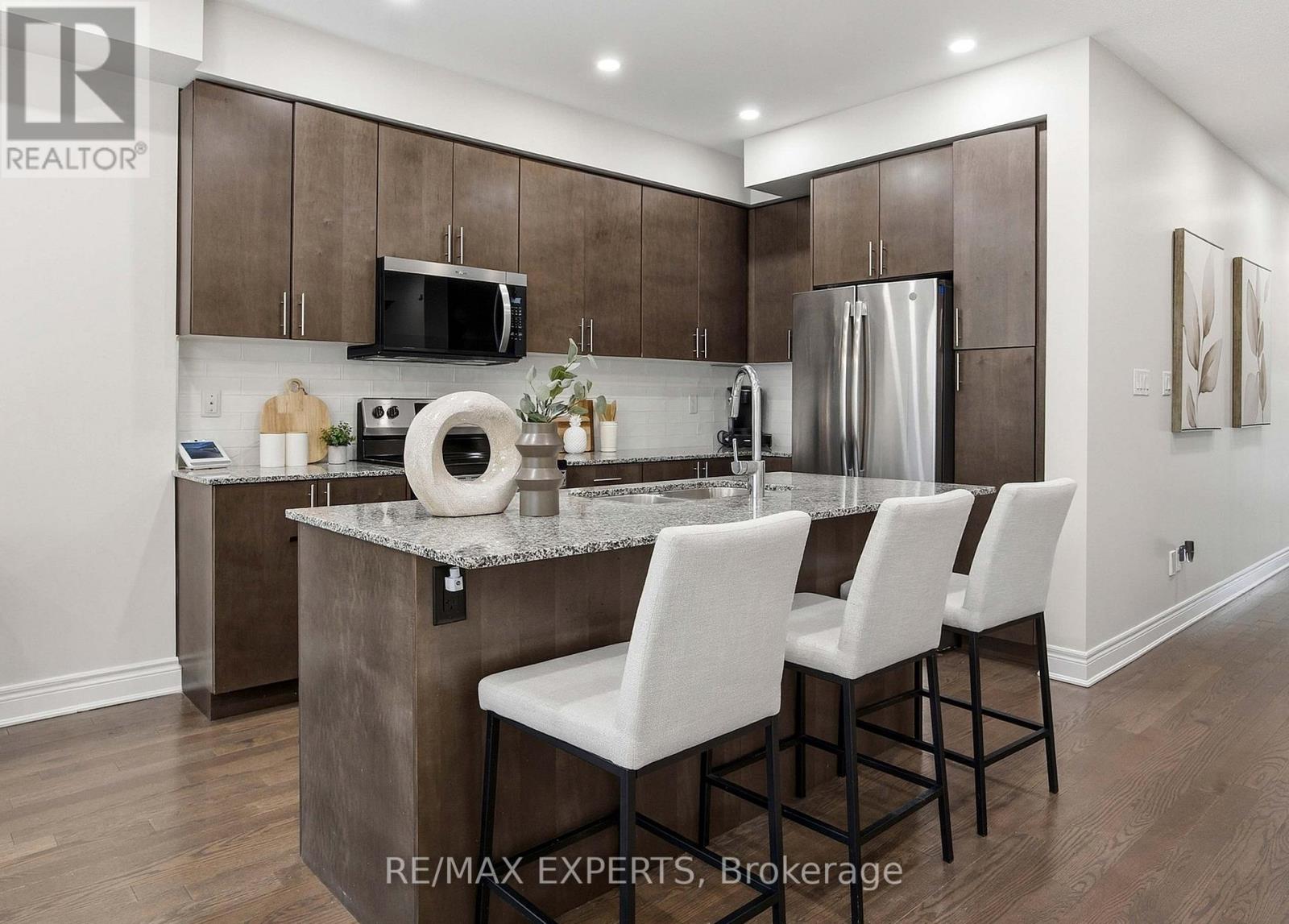 1328 Restivo Lane, Milton, Ontario  L9E 1J9 - Photo 8 - W12617316