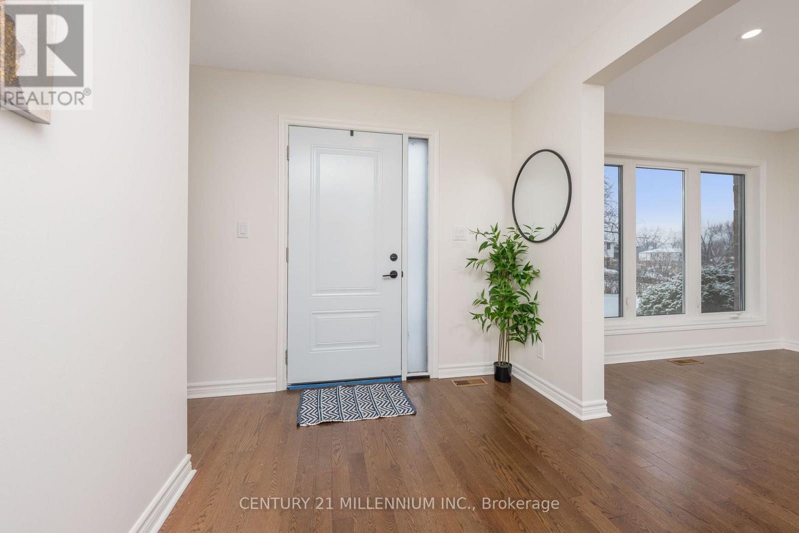 25 Davenport Crescent, Brampton, Ontario  L6T 3L5 - Photo 3 - W12617330