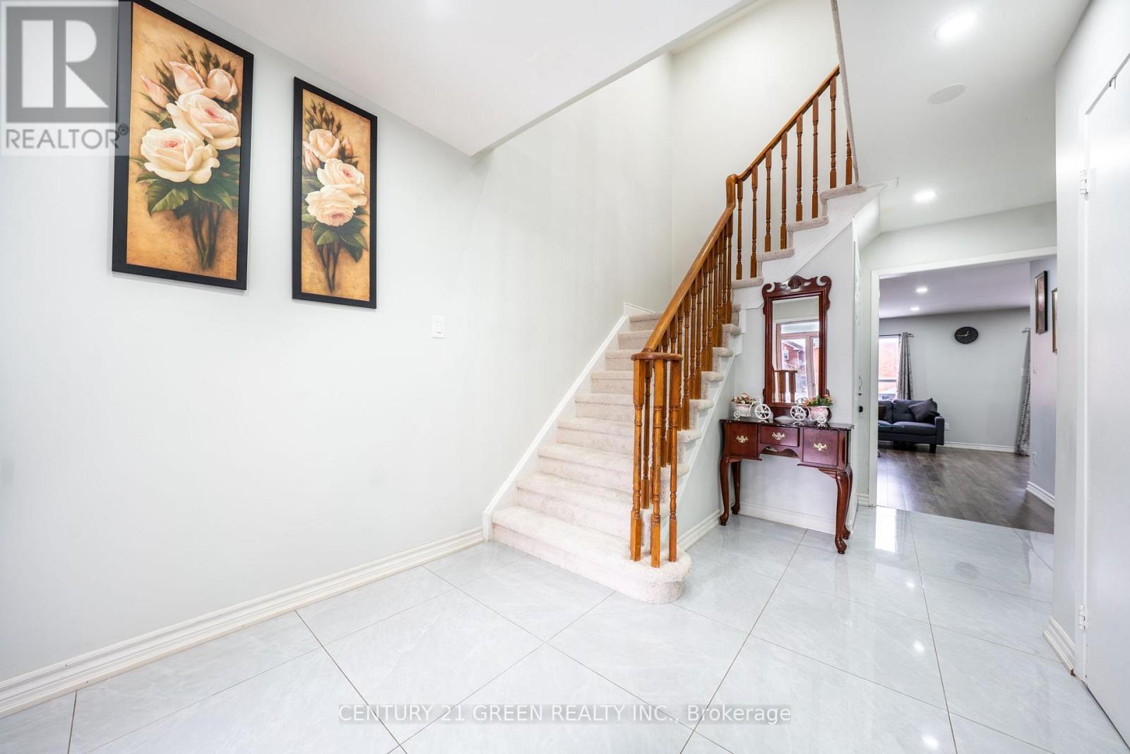 61 Kingknoll Drive, Brampton, Ontario  L6Y 3G6 - Photo 6 - W12617332