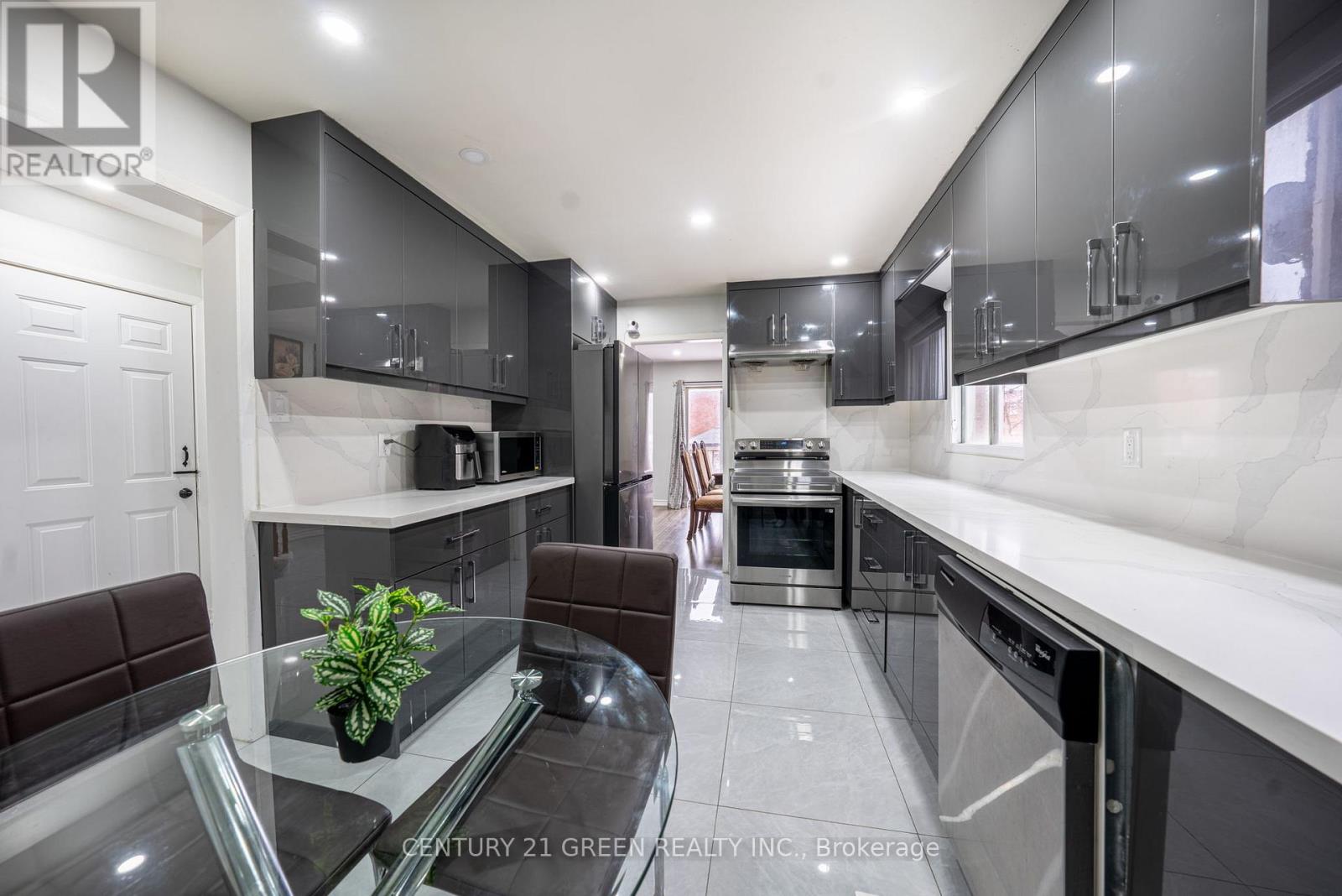 61 Kingknoll Drive, Brampton, Ontario  L6Y 3G6 - Photo 9 - W12617332