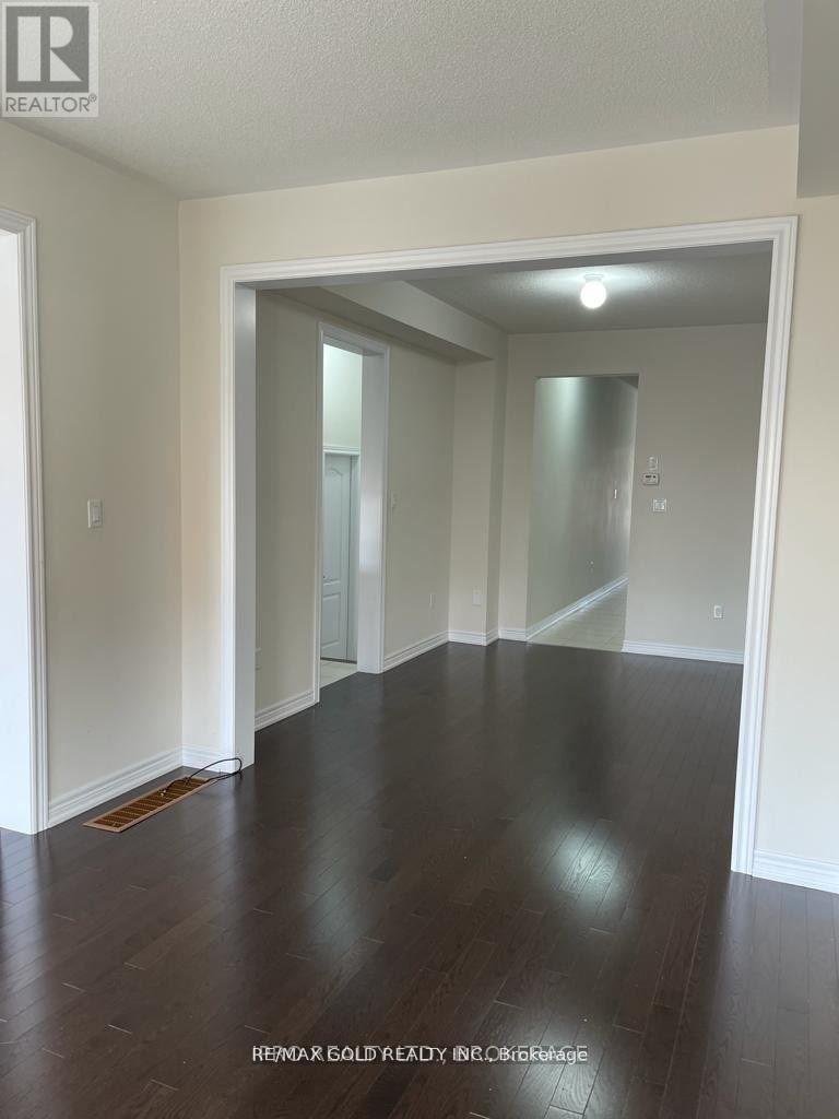 90 Lanark Circle, Brampton, Ontario  L6X 5L4 - Photo 3 - W12617340