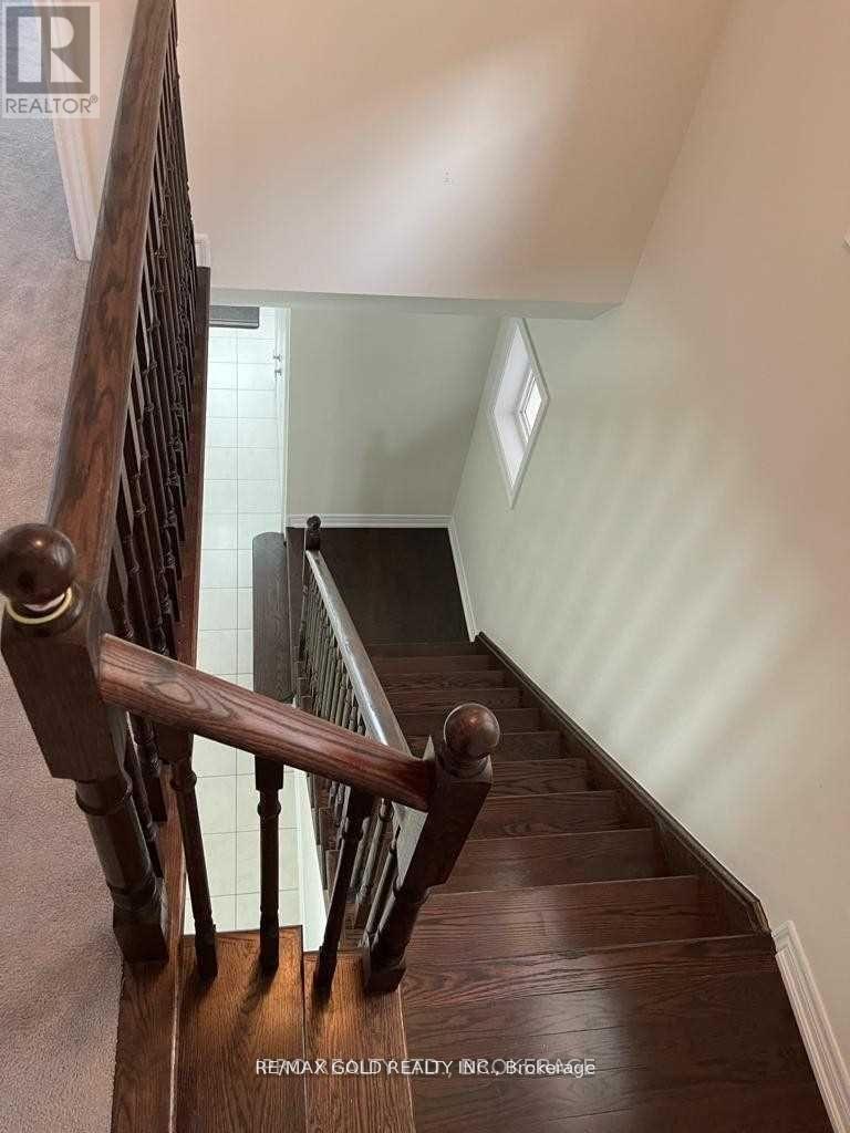 90 Lanark Circle, Brampton, Ontario  L6X 5L4 - Photo 6 - W12617340