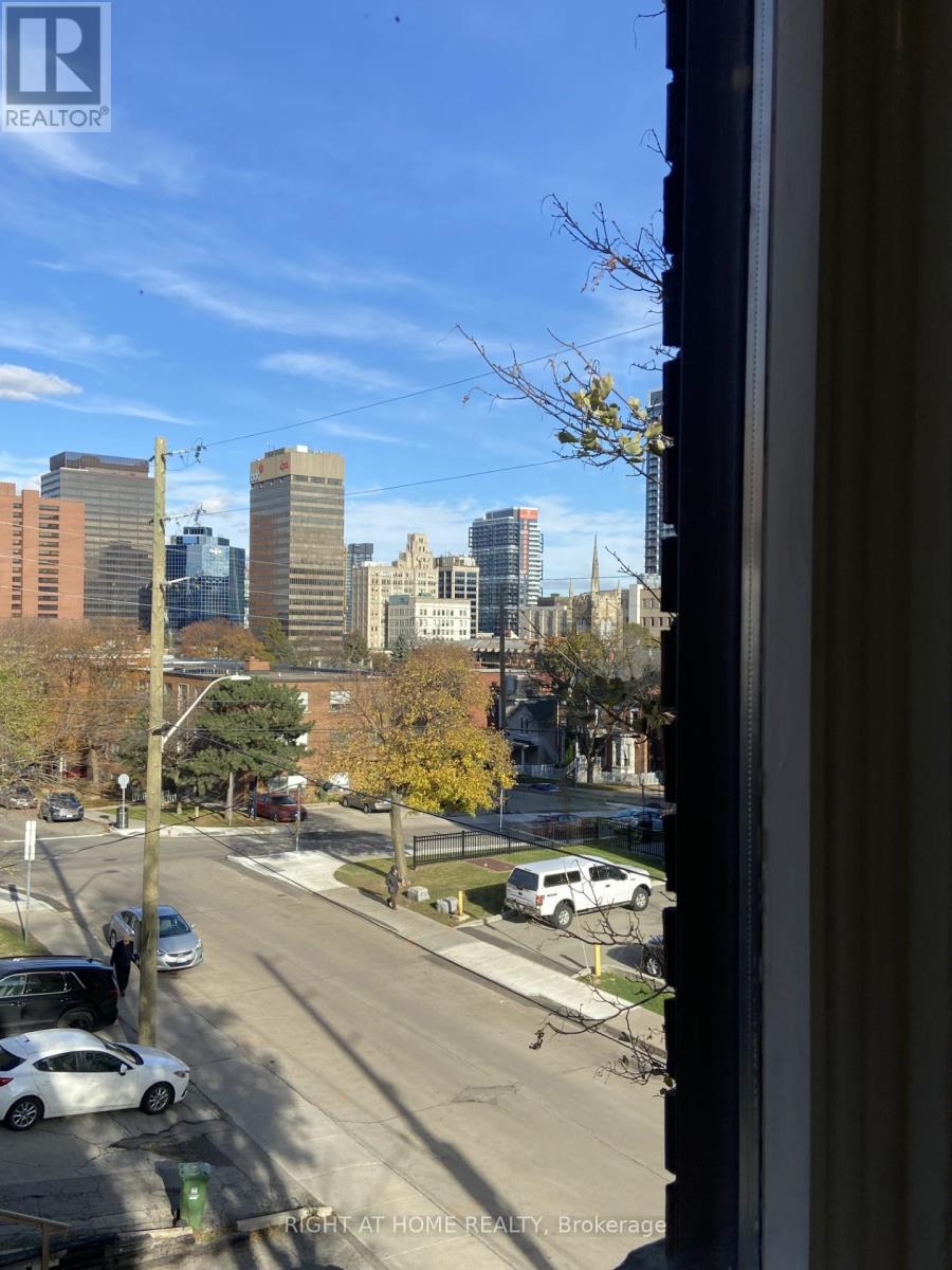 6 - 164 Park Street S, Hamilton, Ontario  L8P 3E8 - Photo 7 - X12617324