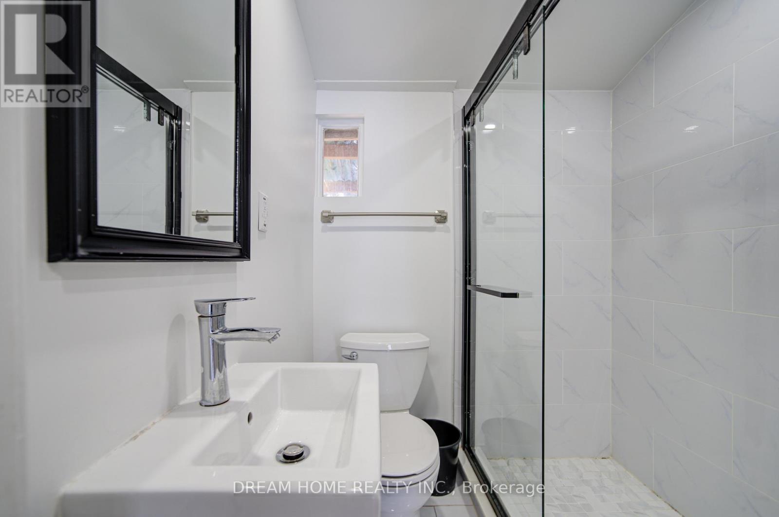 1015 Weston Road, Toronto, Ontario M6N 3R9 - Photo 11 - W12430758