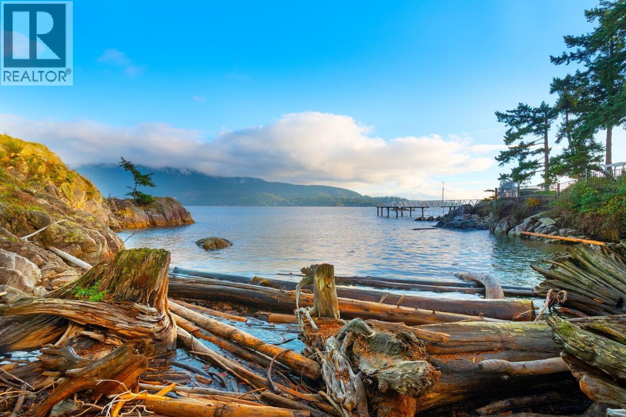 230 Moonwinks Drive, Bowen Island, British Columbia  V0N 1G1 - Photo 9 - R3073370