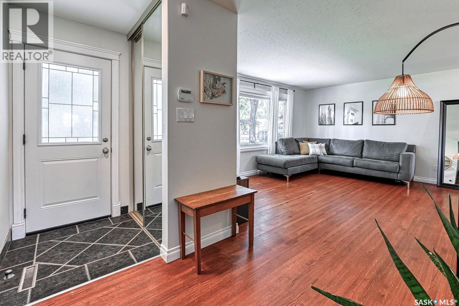 93 Cardinal Crescent, Regina, Saskatchewan  S4S 3H8 - Photo 4 - SK025491