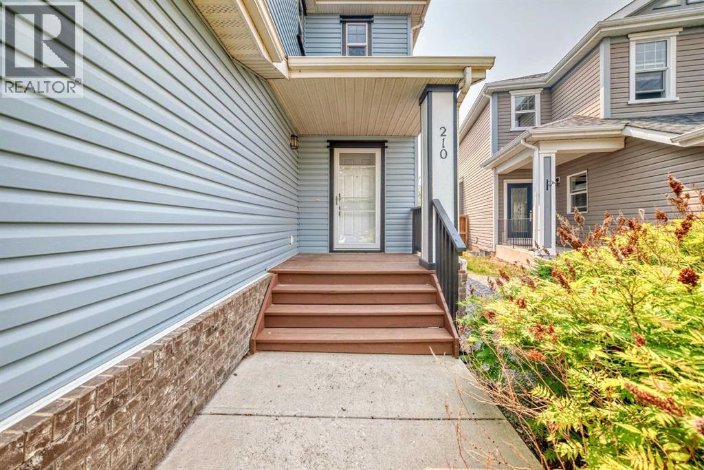 210 Copperleaf Bay Se, Calgary, Alberta  T2Z 0J1 - Photo 2 - A2261753