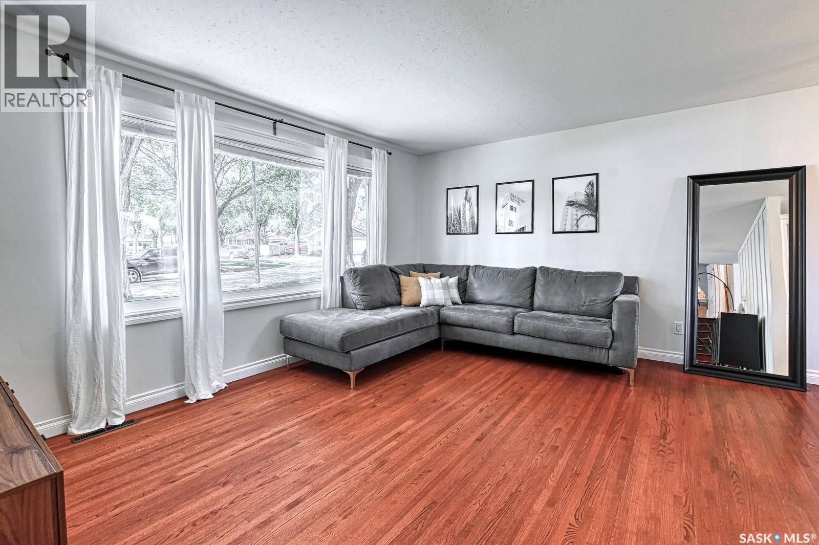 93 Cardinal Crescent, Regina, Saskatchewan  S4S 3H8 - Photo 5 - SK025491