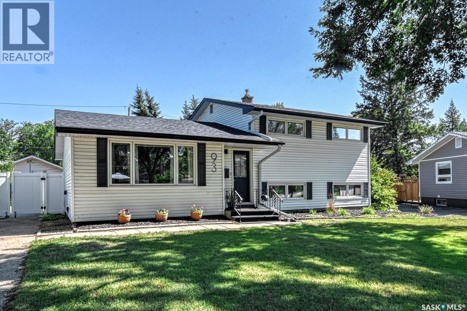 93 Cardinal Crescent, Regina, Saskatchewan  S4S 3H8 - Photo 2 - SK025491