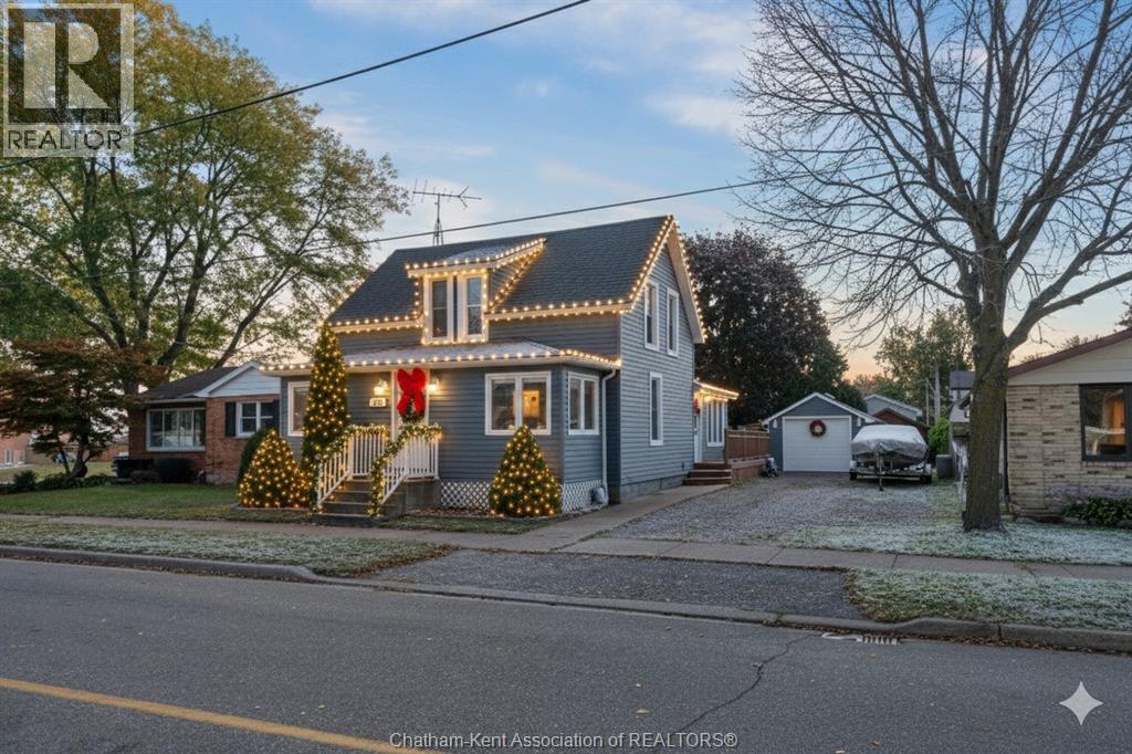 MLS# 25031551: 475 Broadway STREET, Port Lambton, Canada