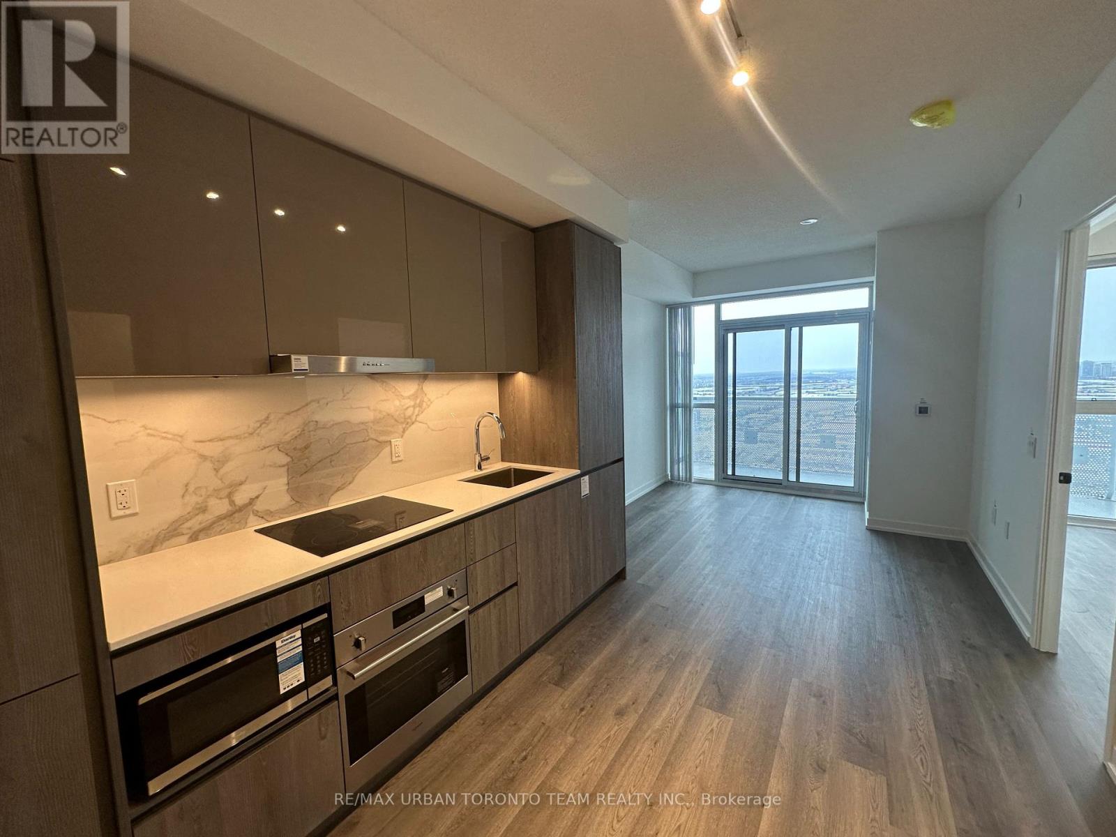 4105 - 8 Interchange Way, Vaughan, Ontario  L4K 5Z7 - Photo 2 - N12617346