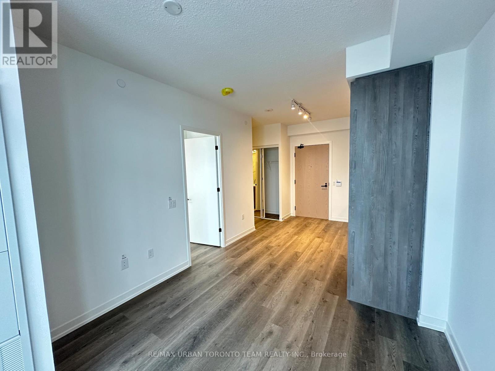 4105 - 8 Interchange Way, Vaughan, Ontario  L4K 5Z7 - Photo 3 - N12617346