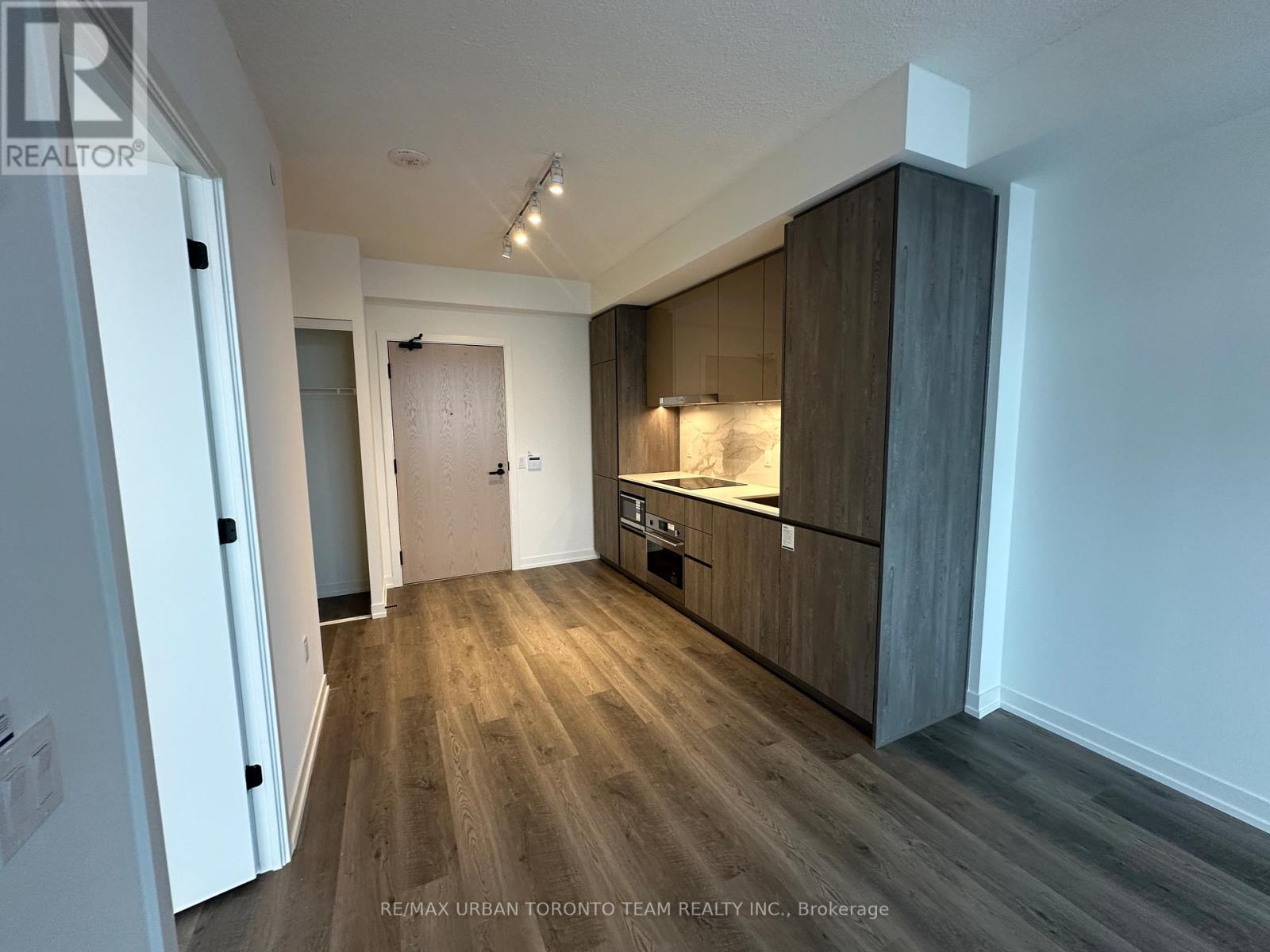 4105 - 8 Interchange Way, Vaughan, Ontario  L4K 5Z7 - Photo 4 - N12617346