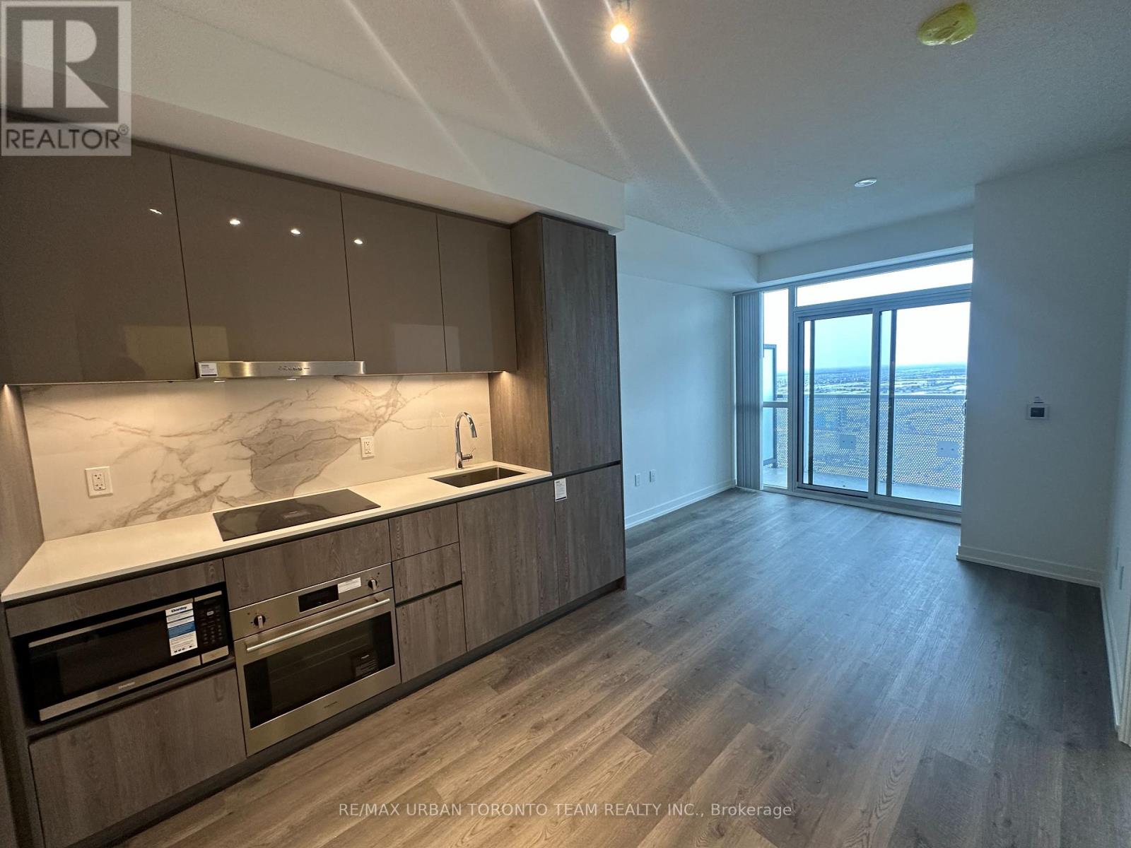 4105 - 8 Interchange Way, Vaughan, Ontario  L4K 5Z7 - Photo 6 - N12617346