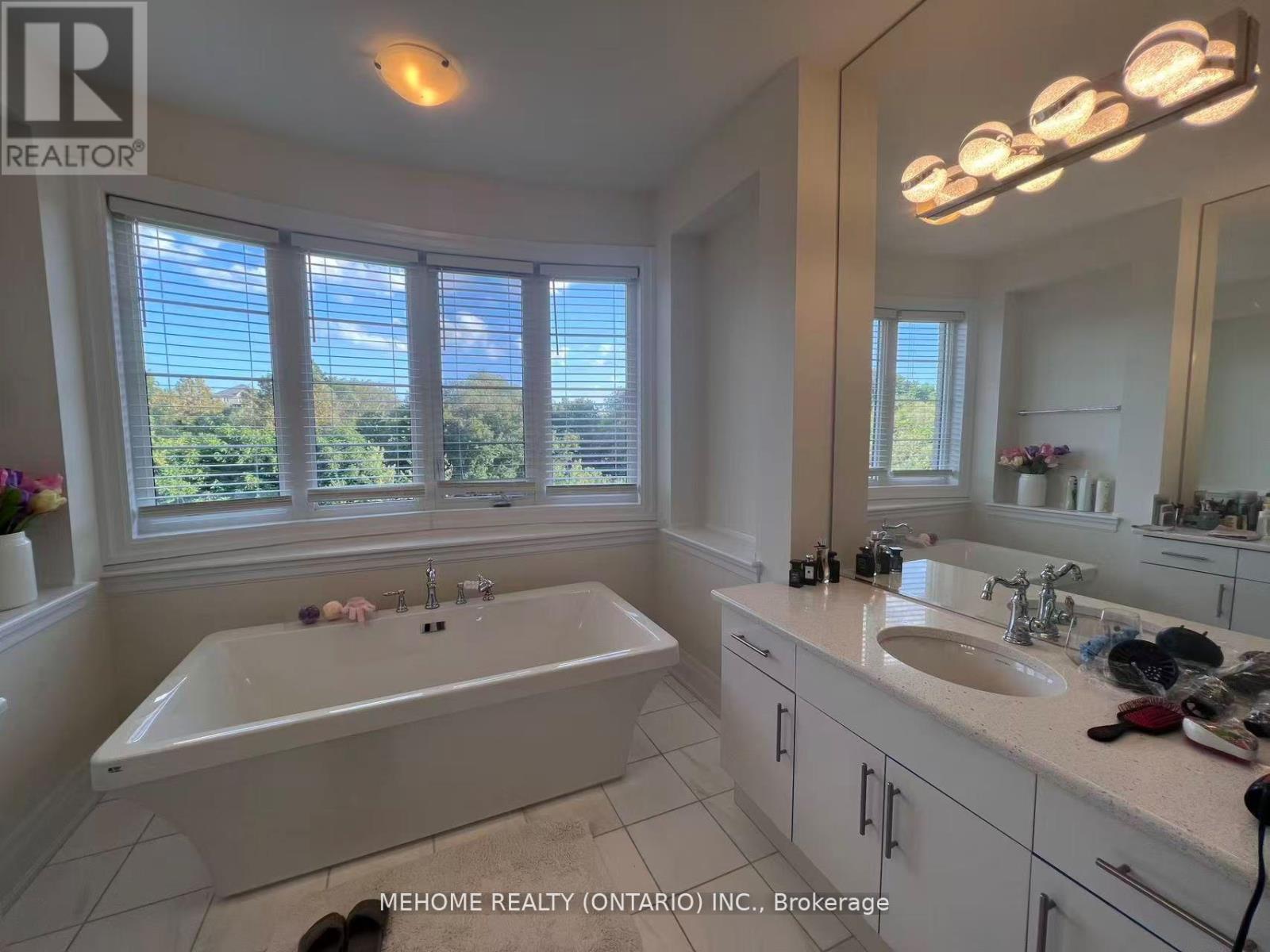 51 Bridgepointe Court, Aurora, Ontario  L4G 3H8 - Photo 10 - N12617356