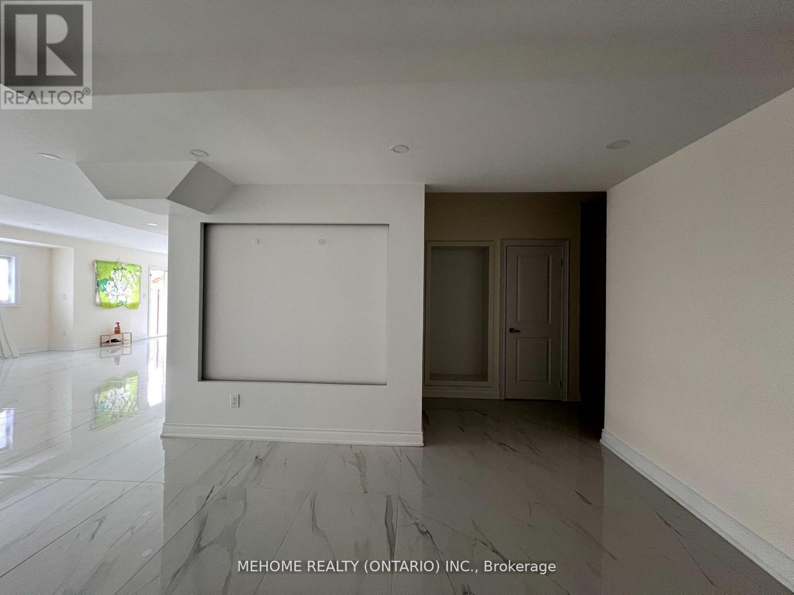 51 Bridgepointe Court, Aurora, Ontario  L4G 3H8 - Photo 3 - N12617356